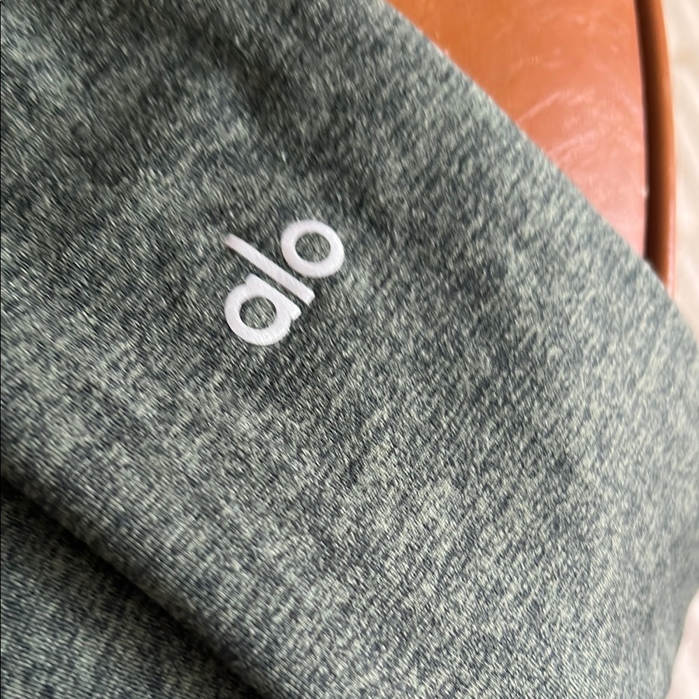 ALO Yoga Green and Black conquer hoodie M - Picture 3 of 7